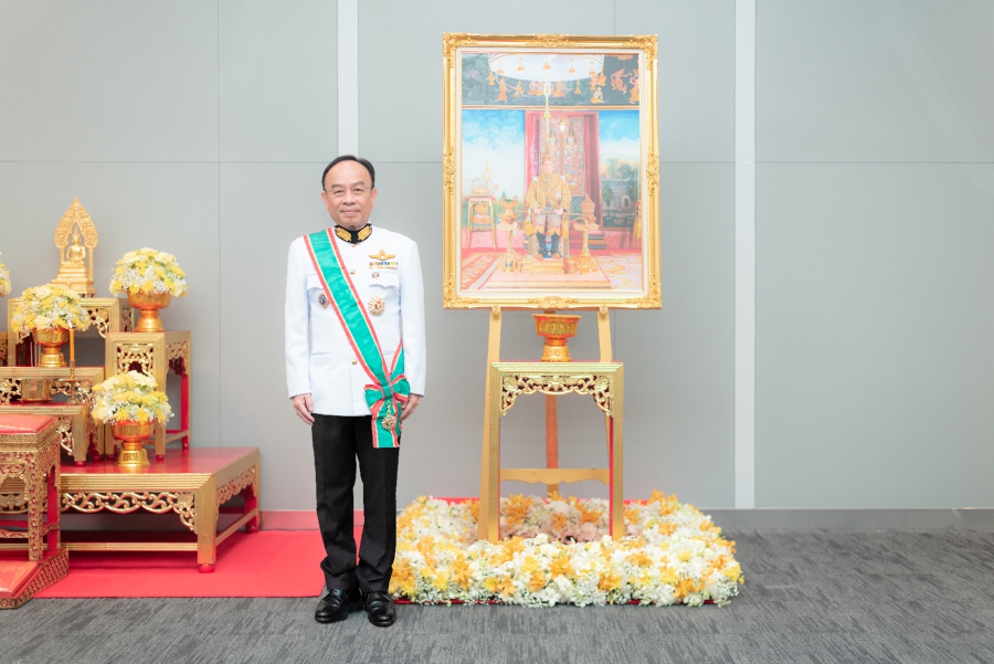 “หมอเฉลิม” รับพระราชทานเครื่องราชอิสริยาภรณ์